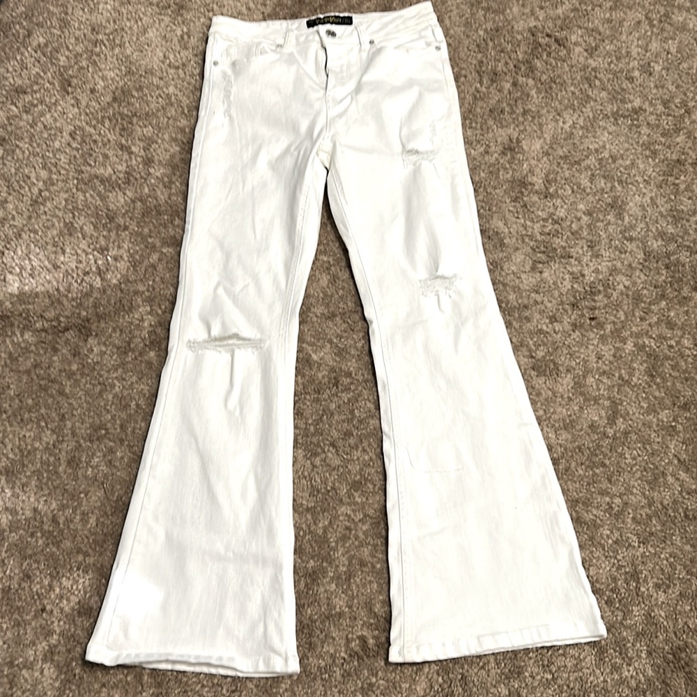 Awesome white bell bottom jeans (soft denim)